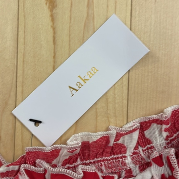 NWT AAKAA Red and White drop sleeve Smocked Crop Blouse Large floral - Picture 3 of 9